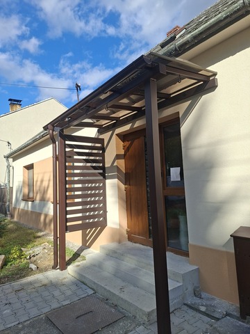 Polykarbonát a zástena